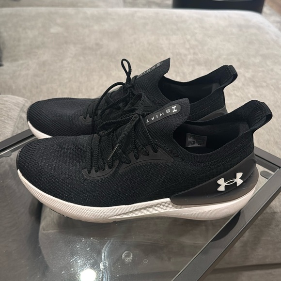Under Armour shift runners - Picture 1 of 6